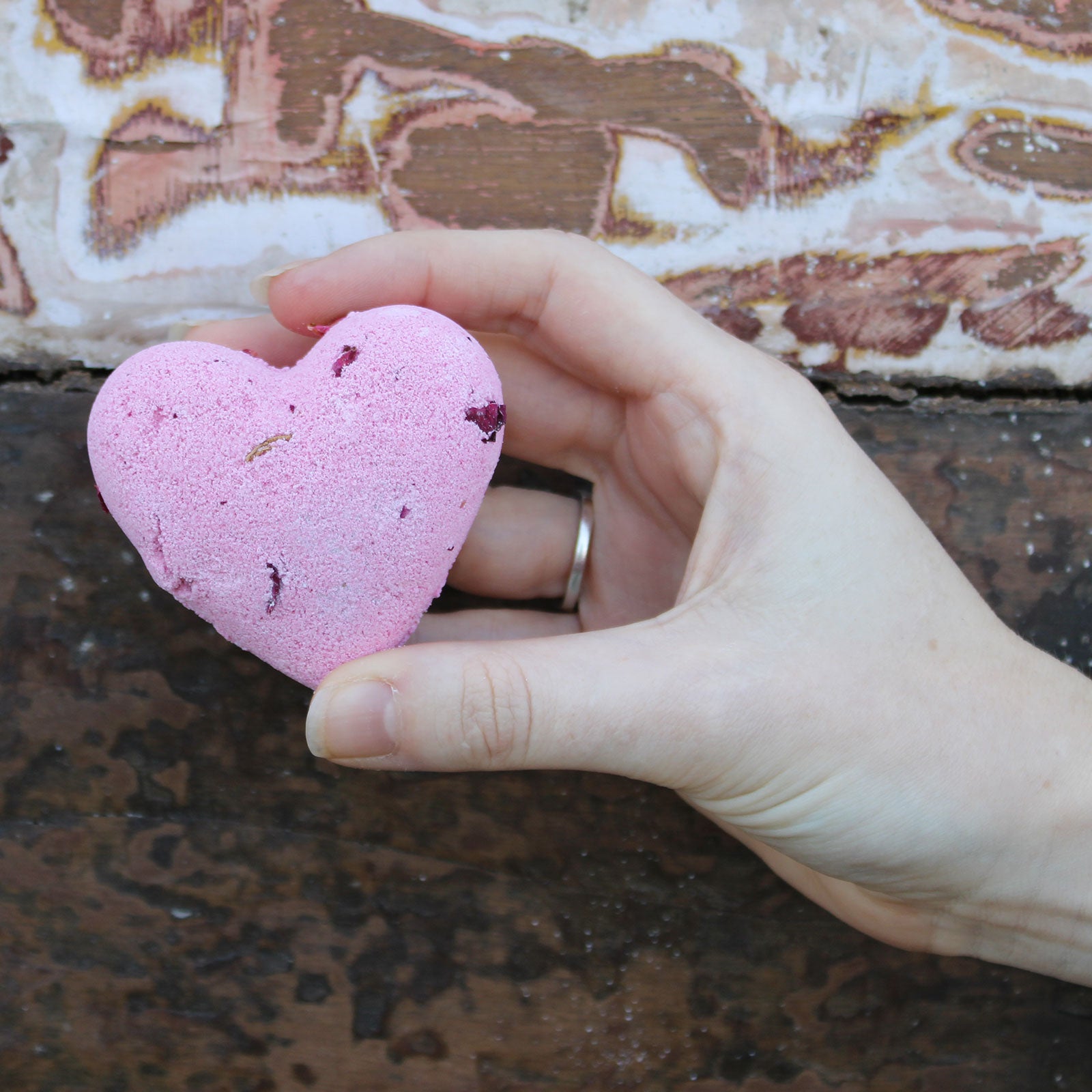 Love Heart Bath Bomb 70g - Ylang & Rose - My Vitamin Shop